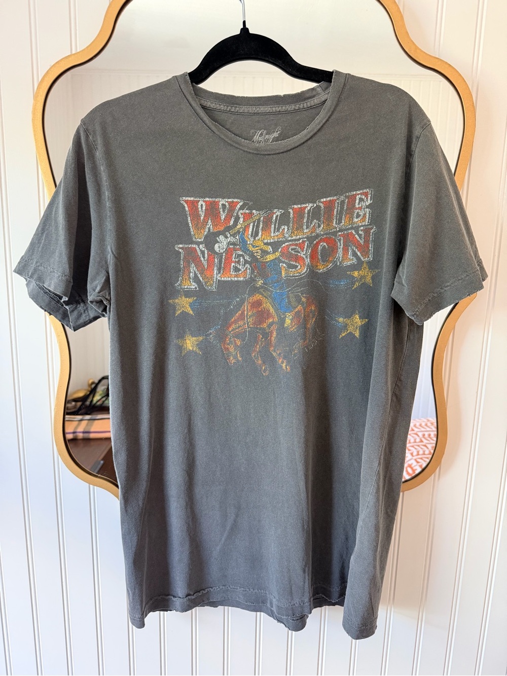 Midnight Rider Gray Willie Nelson Graphic Tee with Red and Yellow Accents